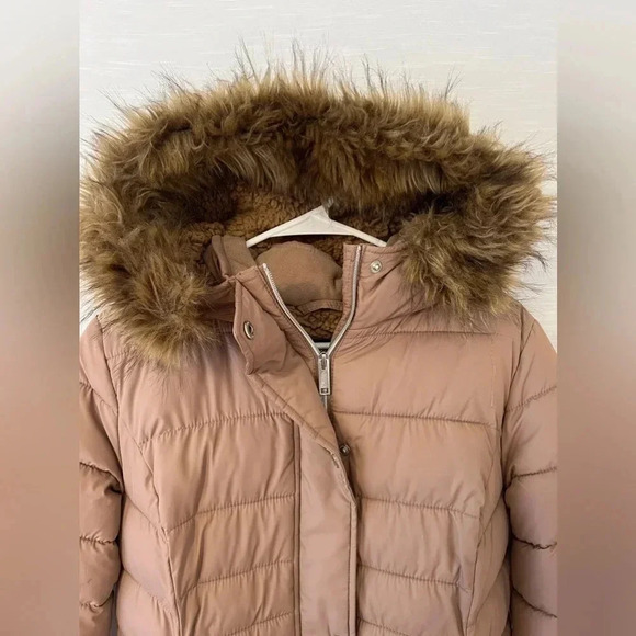 Hollister Puffer Parka - Picture 5 of 9